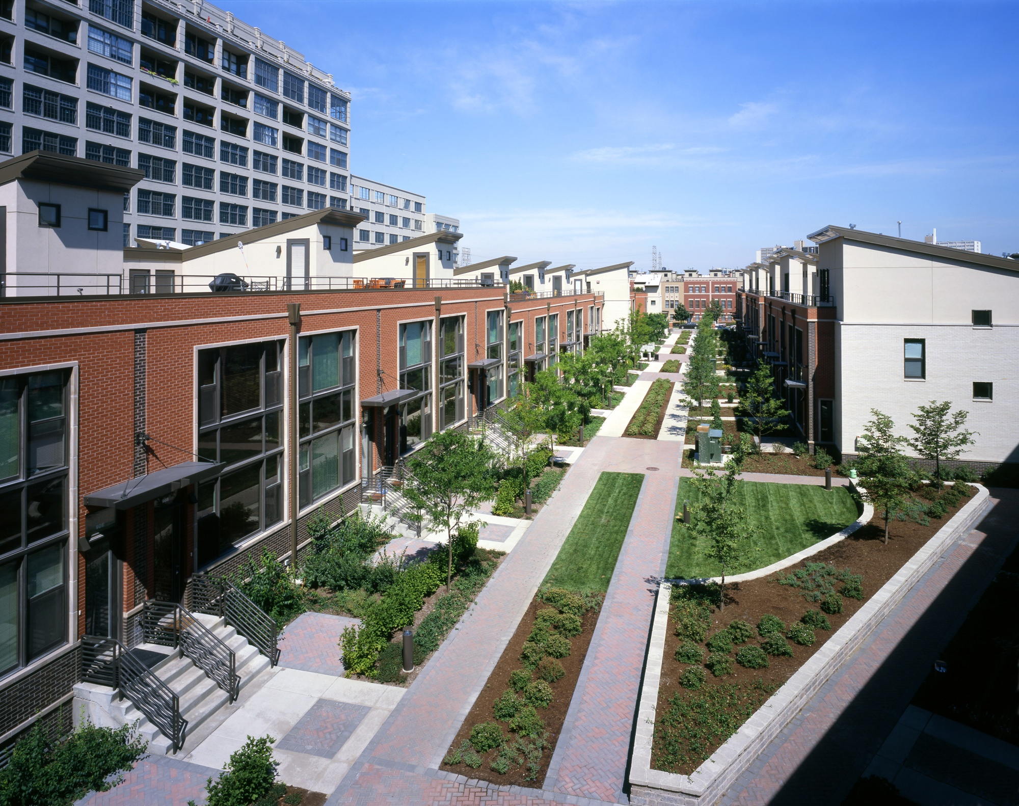 01_courtyard_down_Chicago_Hirsch_MPG_Architecture