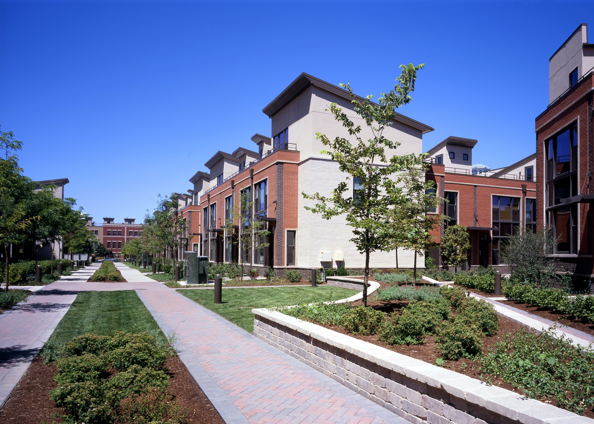 05_courtyard_N (23-1-B)_Chicago_Hirsch_MPG_Architecture