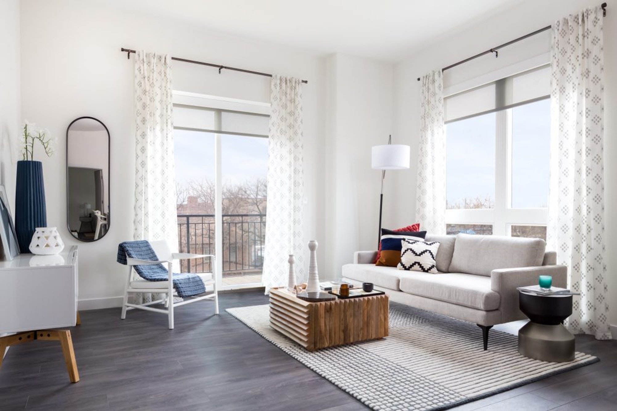 07_5_Living_Room_Irving-1024x683_Chicago_Hirsch_MPG_Architecture