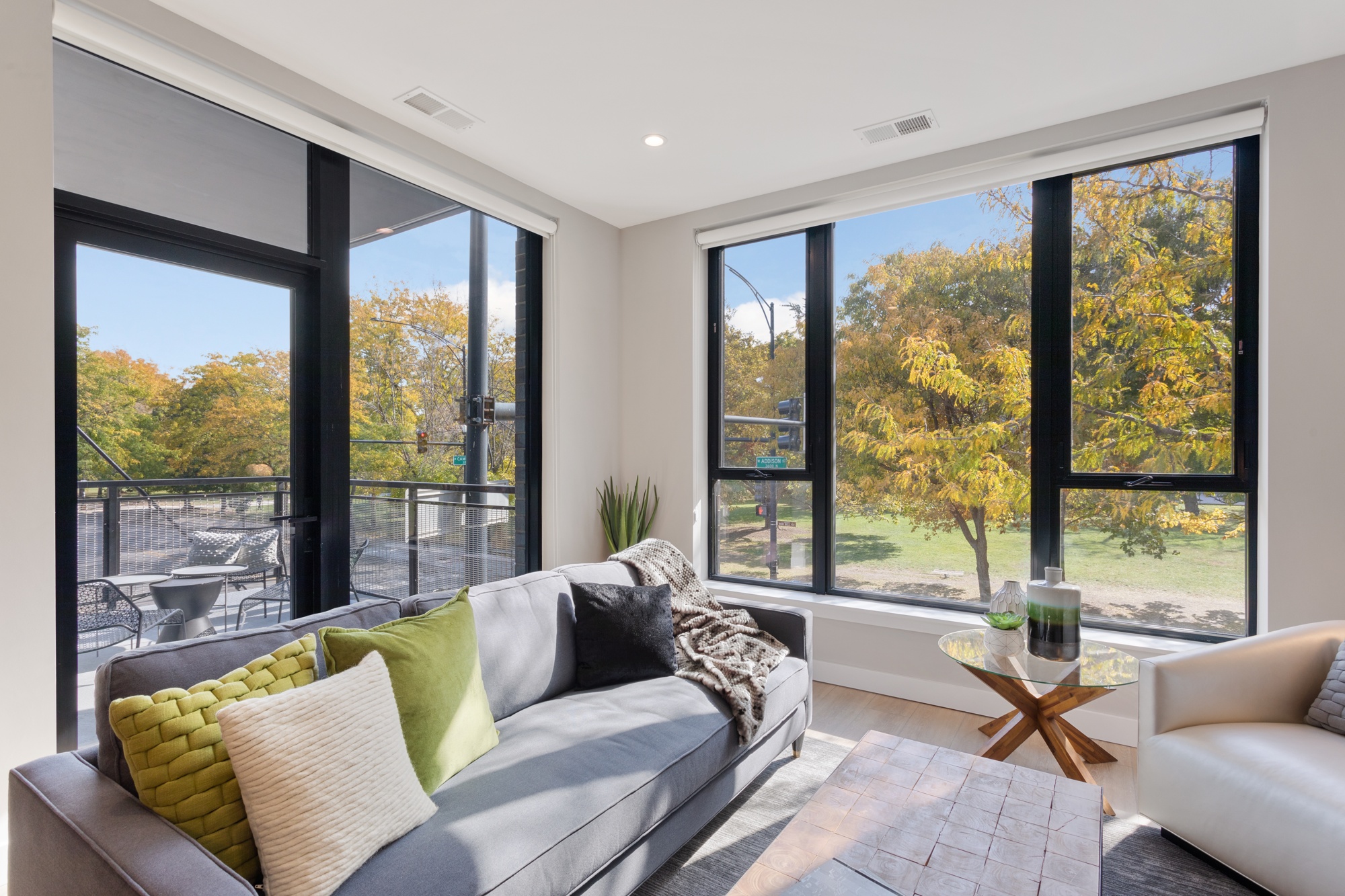 13_3604_N_CampbellAve_202_155_Chicago_Hirsch_MPG_Architecture