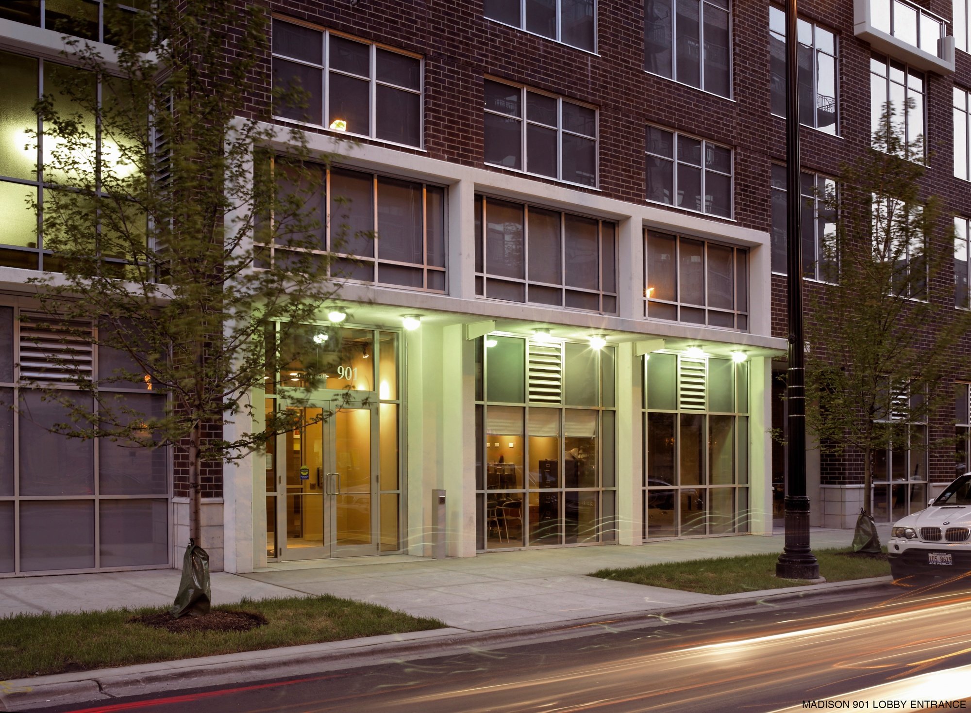 901 lobby entrance_Chicago_Hirsch_MPG_Architecture